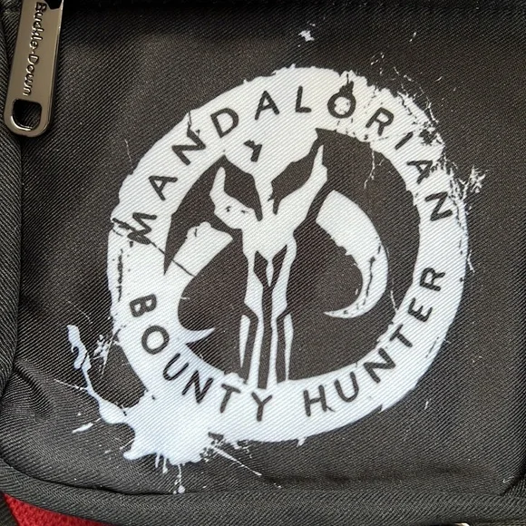Buckle Down / The Mandalorian Bounty Hunter Crossbody Wallet / Blk/White NWOT - Picture 2 of 8
